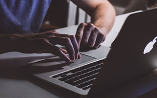 巴萨无前锋无后卫无替补无主席还没钱已无药可救？